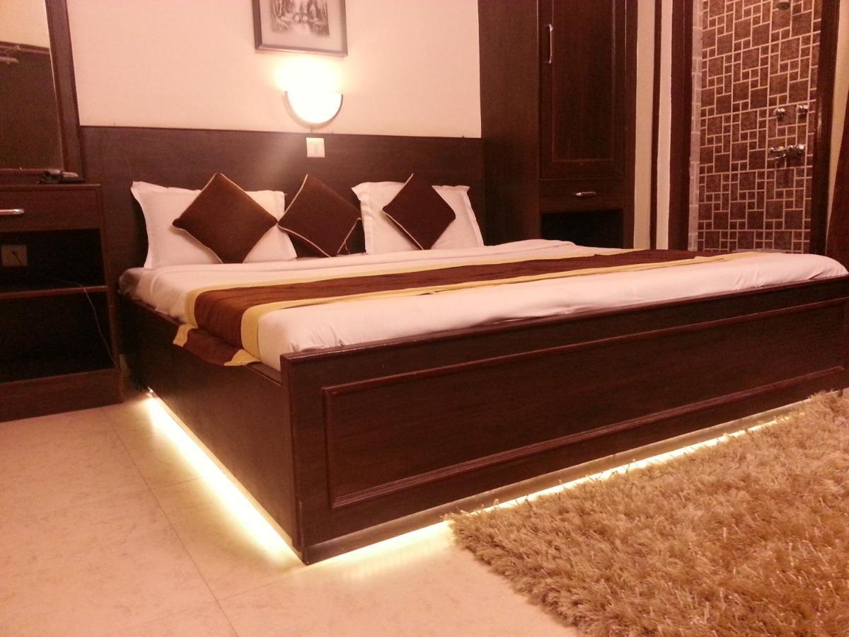 Hotel Varuna Varanasi Exterior photo