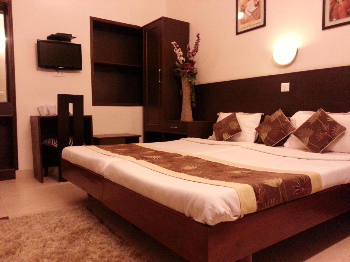 Hotel Varuna Varanasi Exterior photo