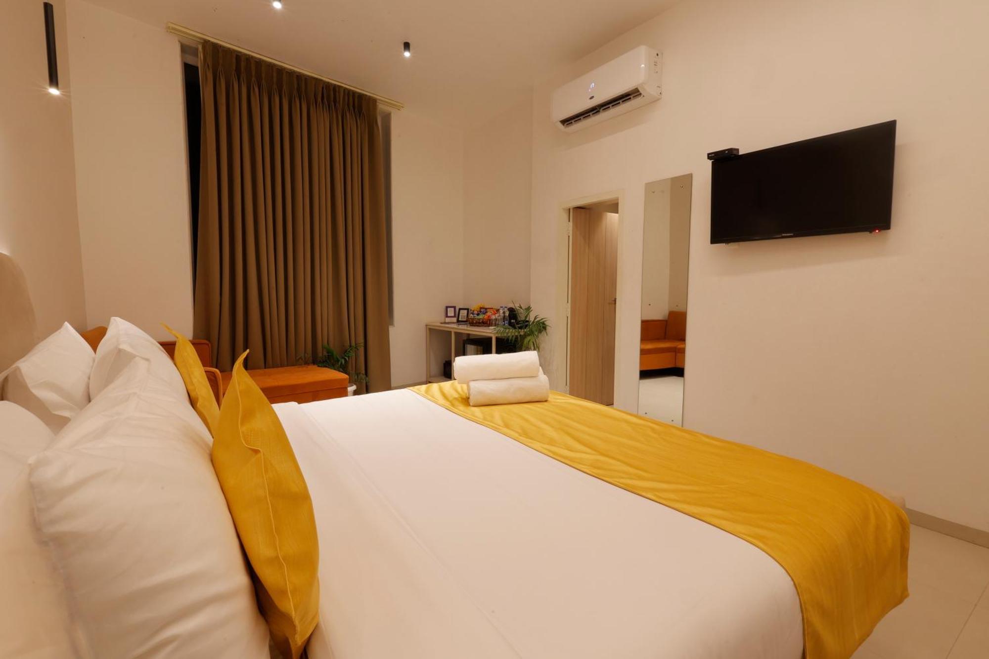 Hotel Varuna Varanasi Exterior photo