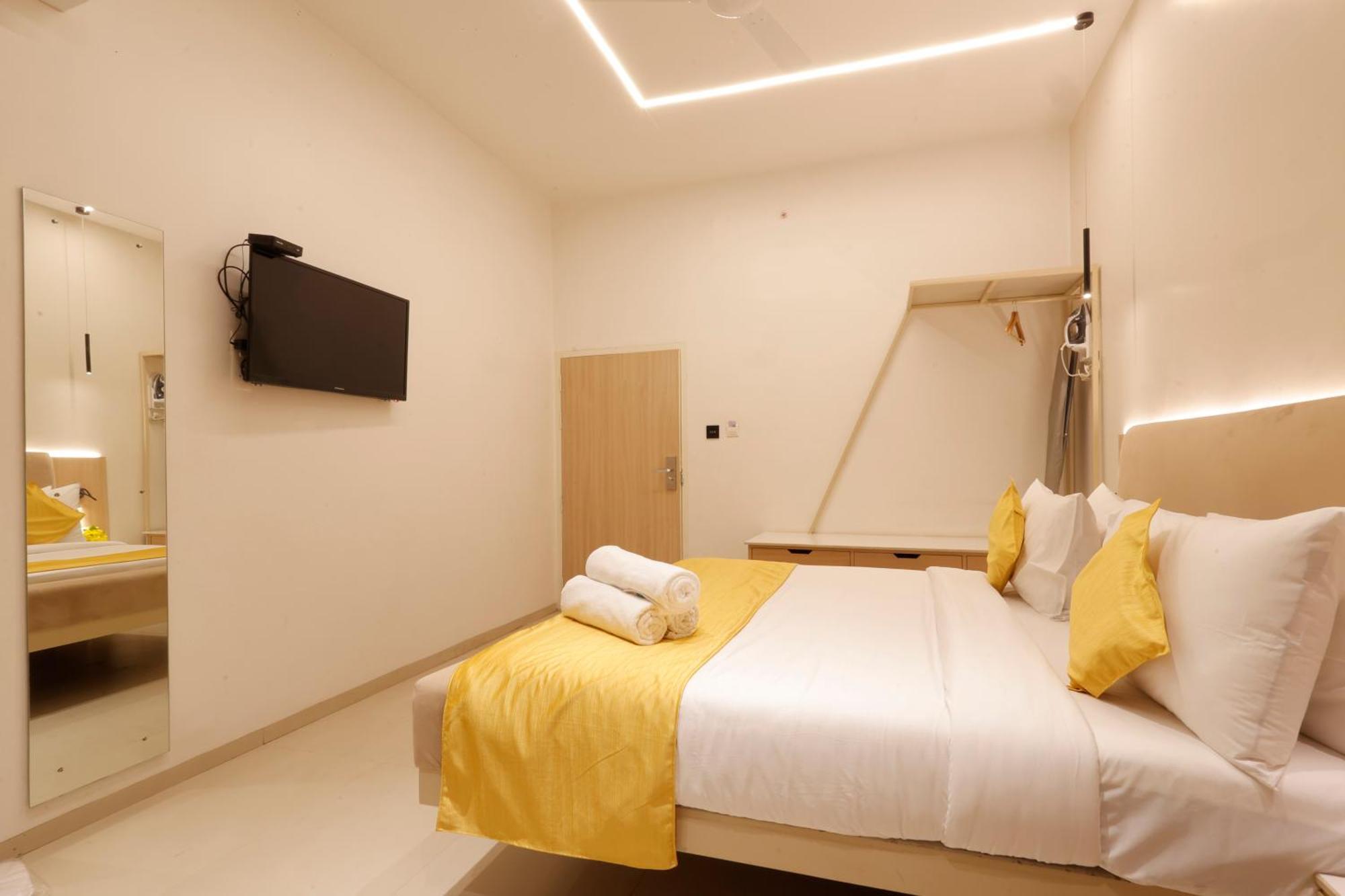 Hotel Varuna Varanasi Exterior photo
