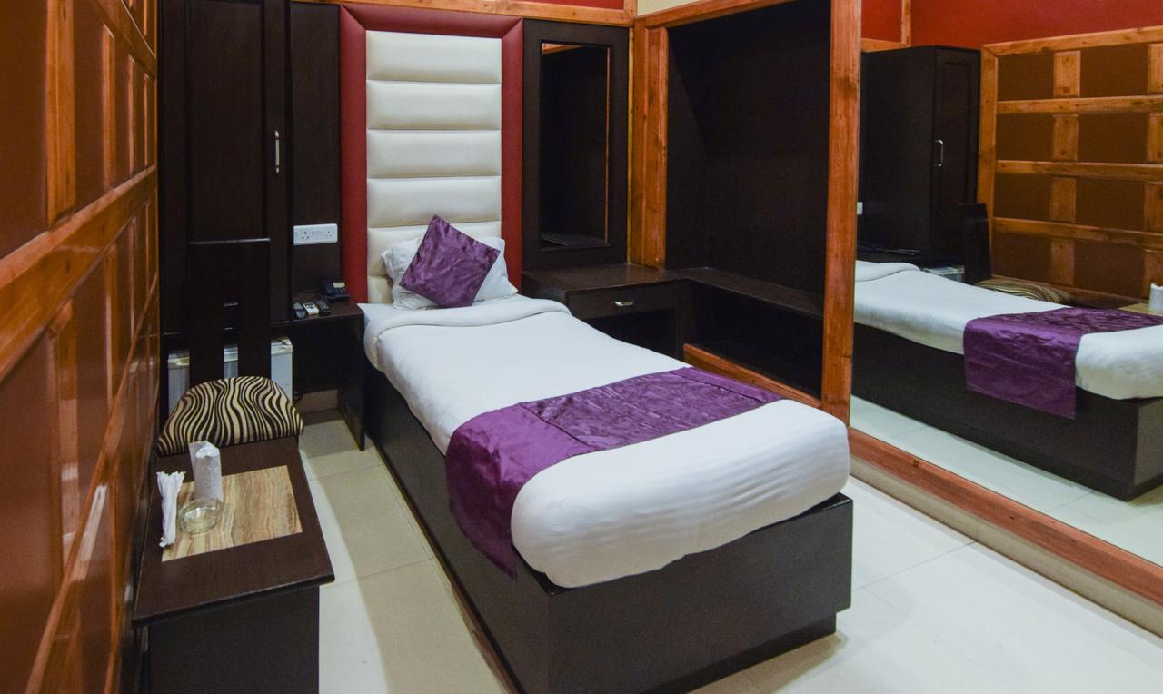 Hotel Varuna Varanasi Exterior photo