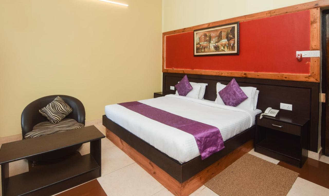 Hotel Varuna Varanasi Exterior photo