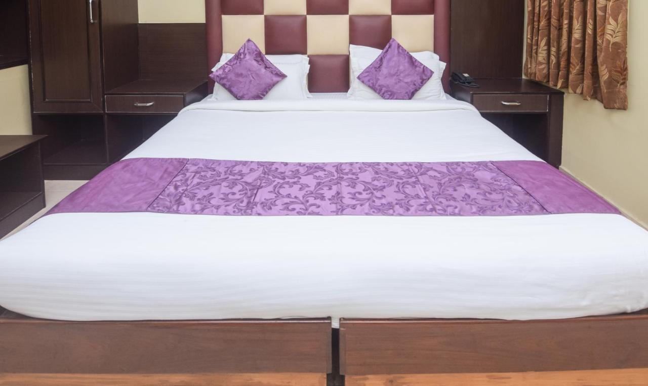 Hotel Varuna Varanasi Exterior photo