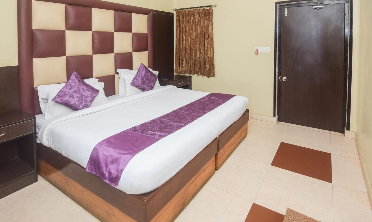 Hotel Varuna Varanasi Exterior photo