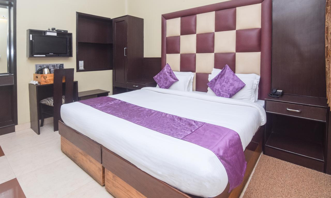 Hotel Varuna Varanasi Exterior photo