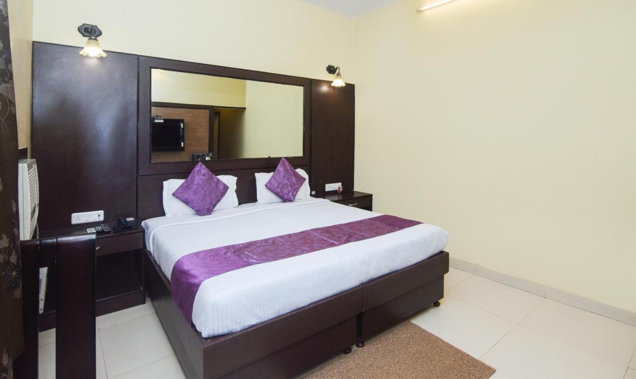 Hotel Varuna Varanasi Exterior photo