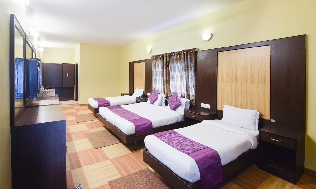 Hotel Varuna Varanasi Exterior photo
