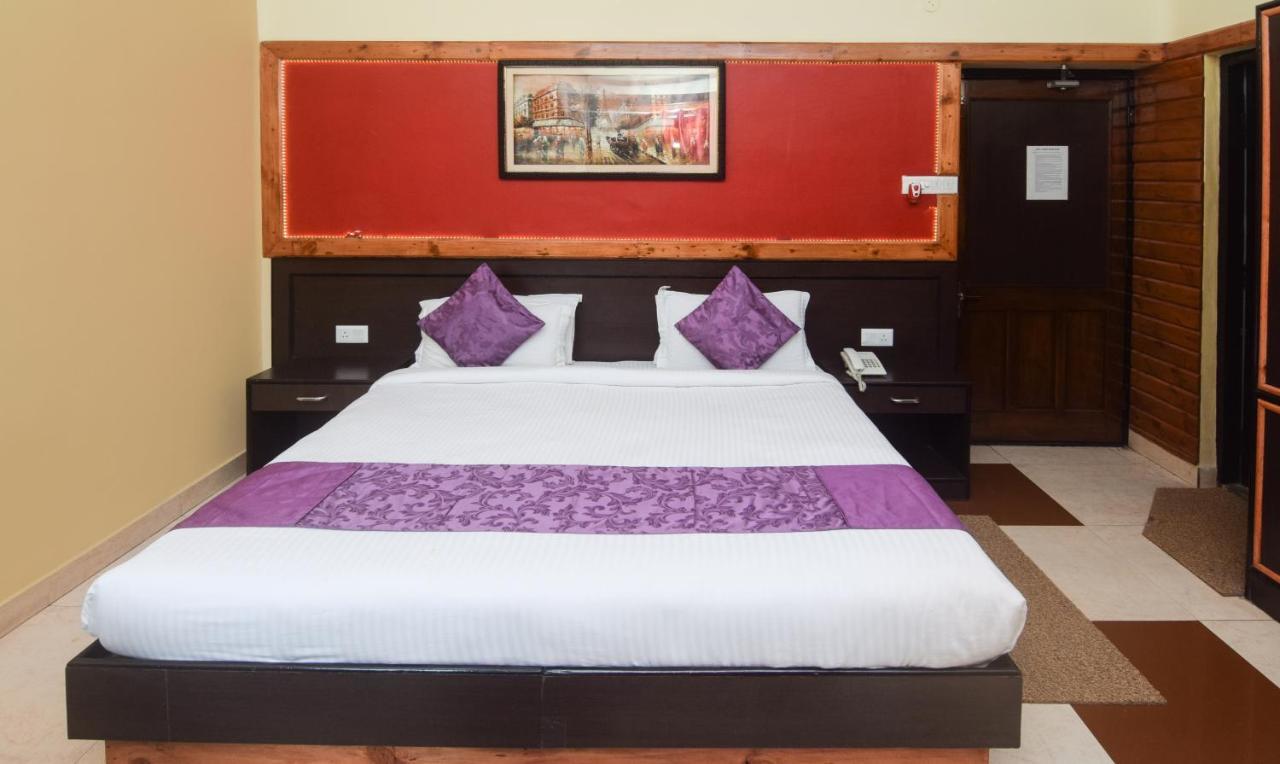 Hotel Varuna Varanasi Exterior photo
